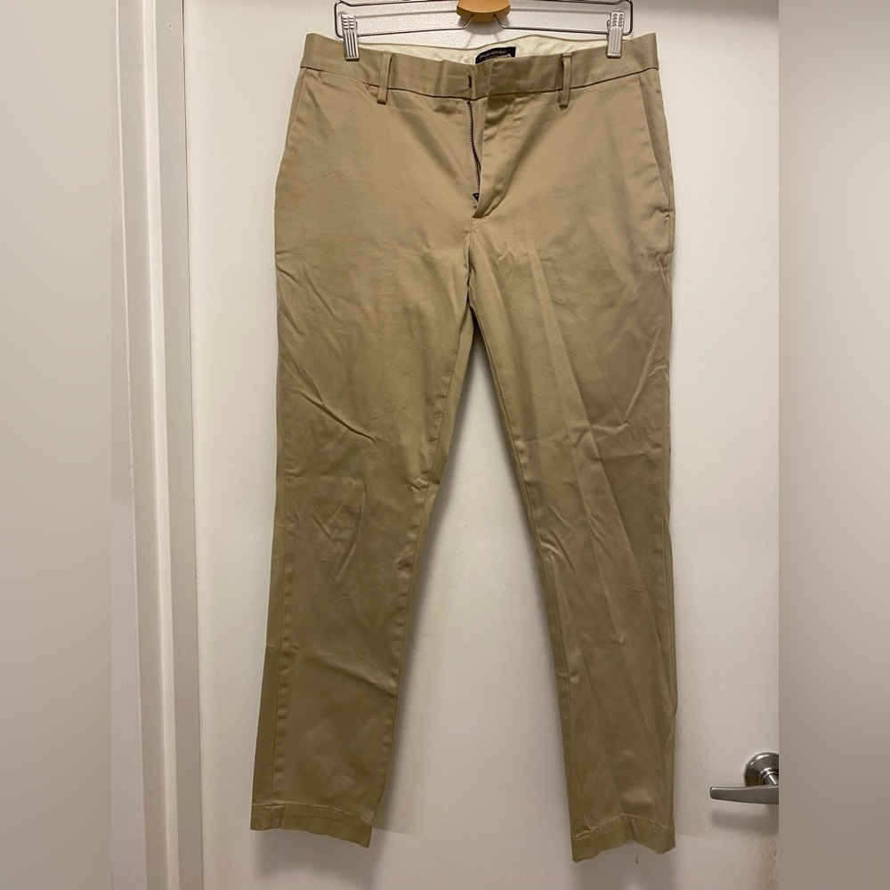 Banana Republic Chinos in Classic Tan